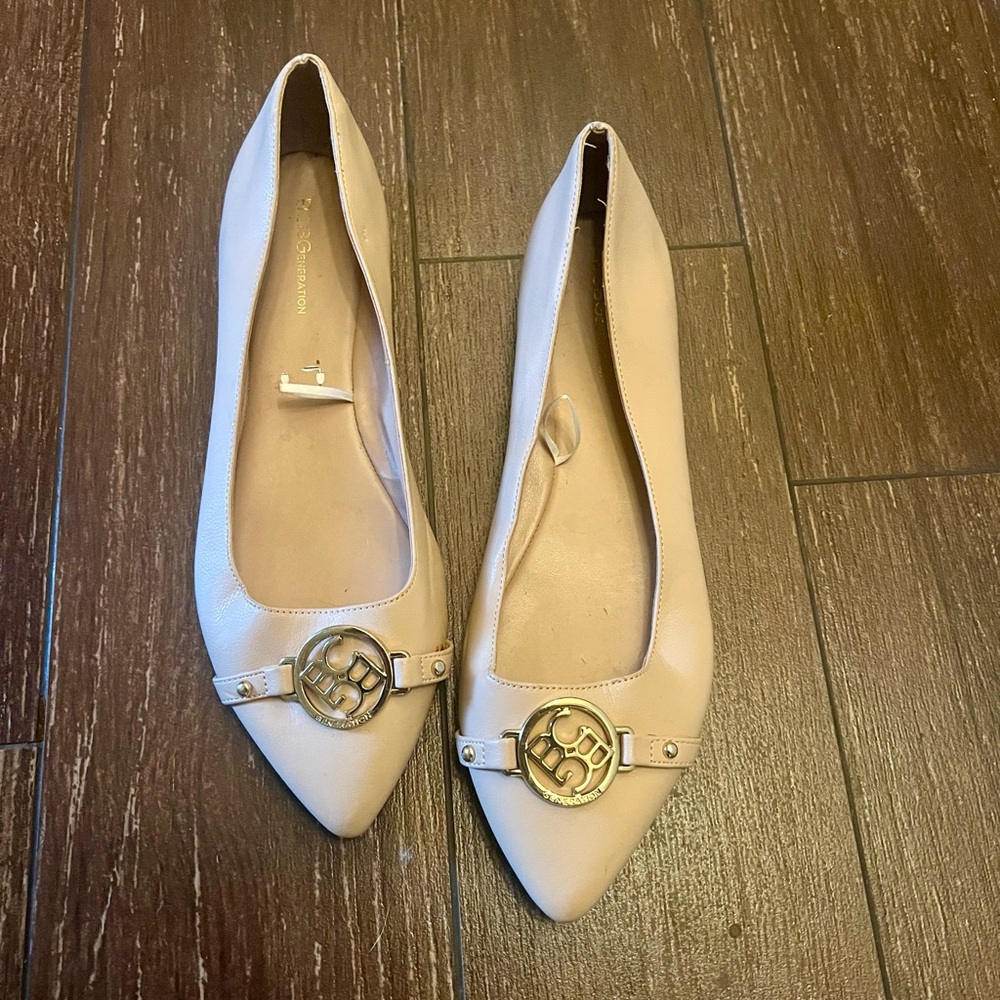 FINAL PRICE - BCBG flats🍉